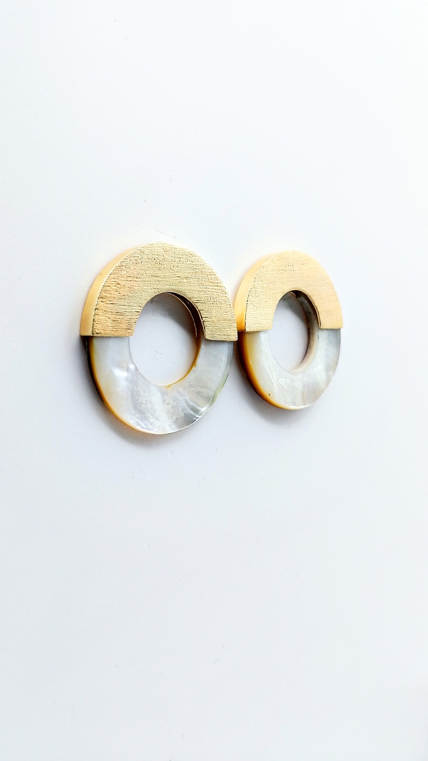 Pendientes de fabricación artesanal para mujer Qoolst Eclipse