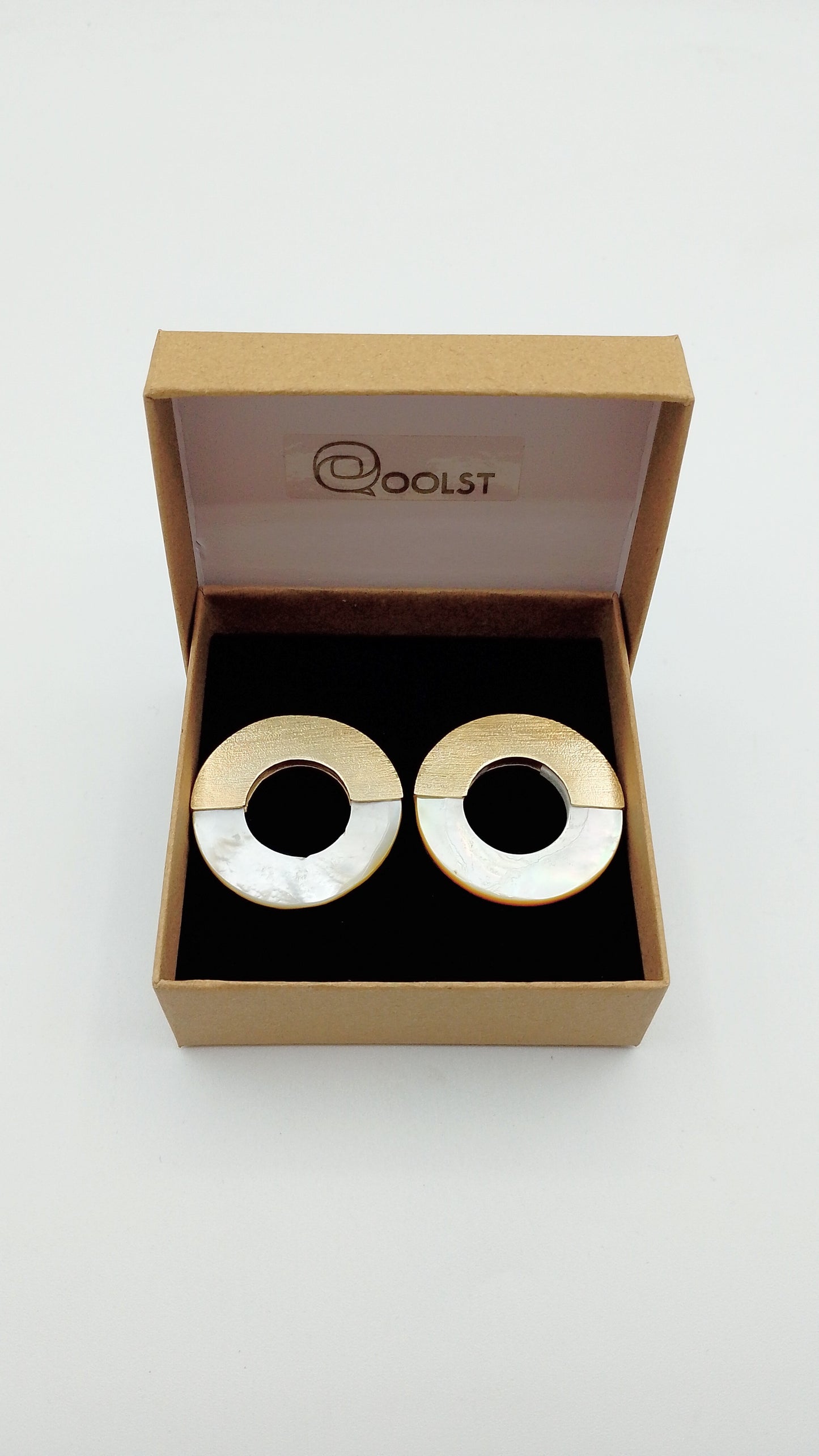 Pendientes de fabricación artesanal para mujer Qoolst Eclipse