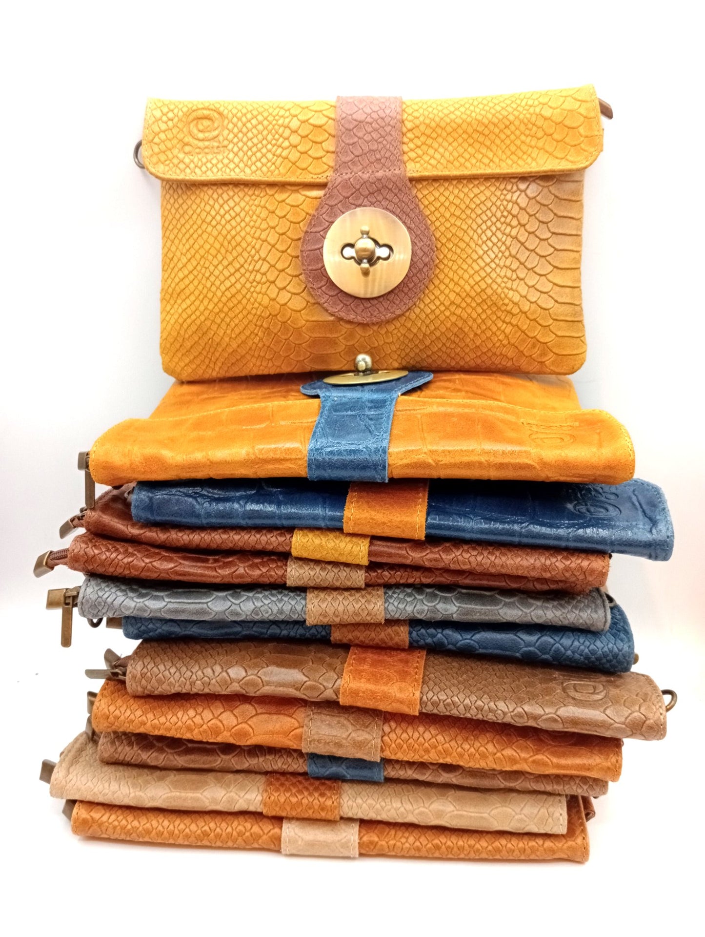 Sac portefeuille femme en cuir bicolore avec fermoir en métal Qoolst