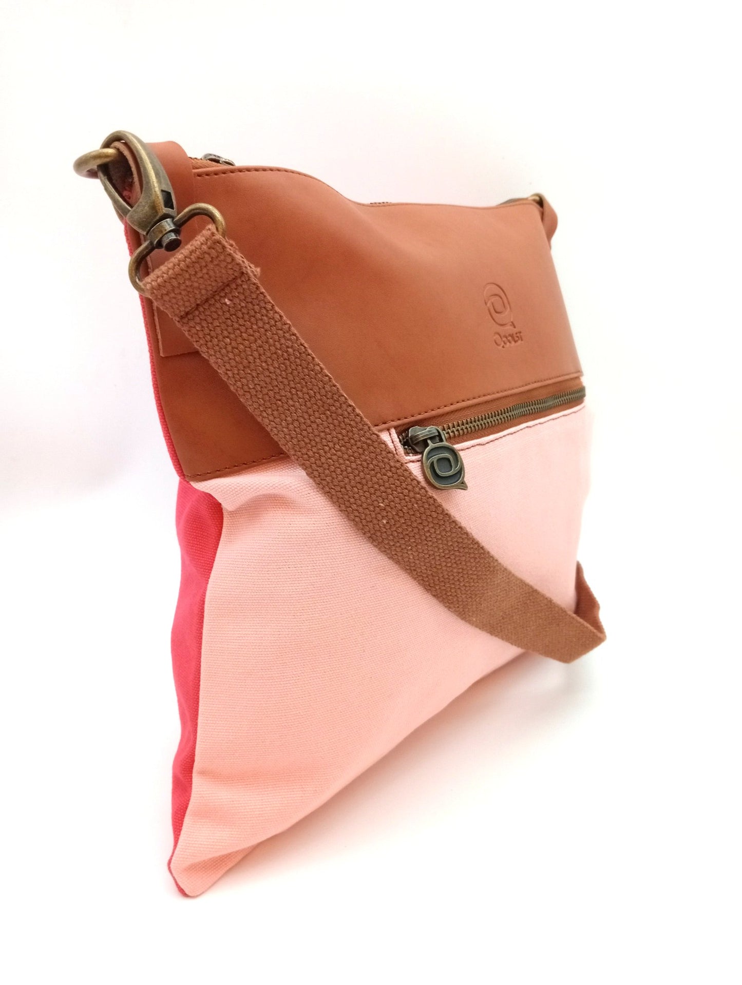 Sac bandoulière Candy Qoolst en coton bicolore et cuir régénéré pour femme et homme